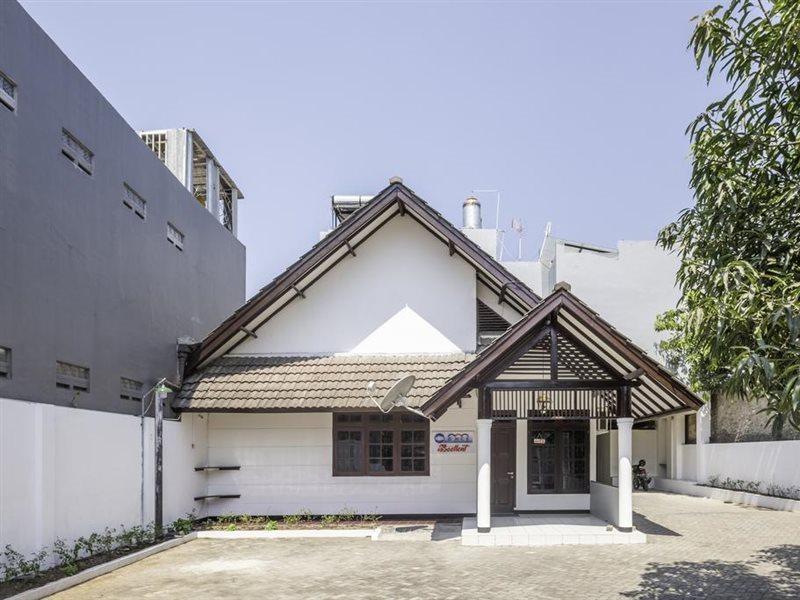 Super Oyo 1568 Stasiun Ka Cirebon Guest House מראה חיצוני תמונה