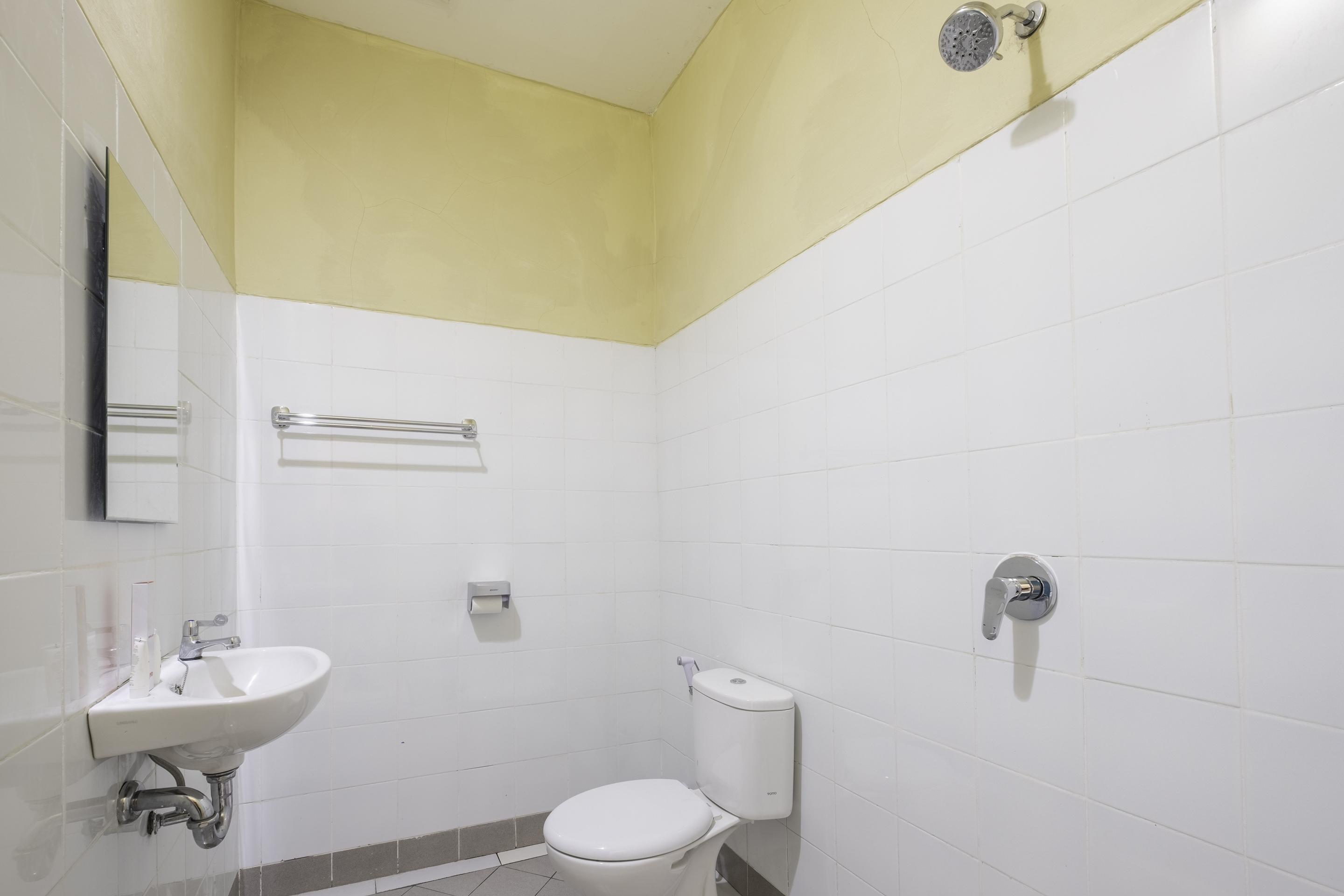 Super Oyo 1568 Stasiun Ka Cirebon Guest House מראה חיצוני תמונה