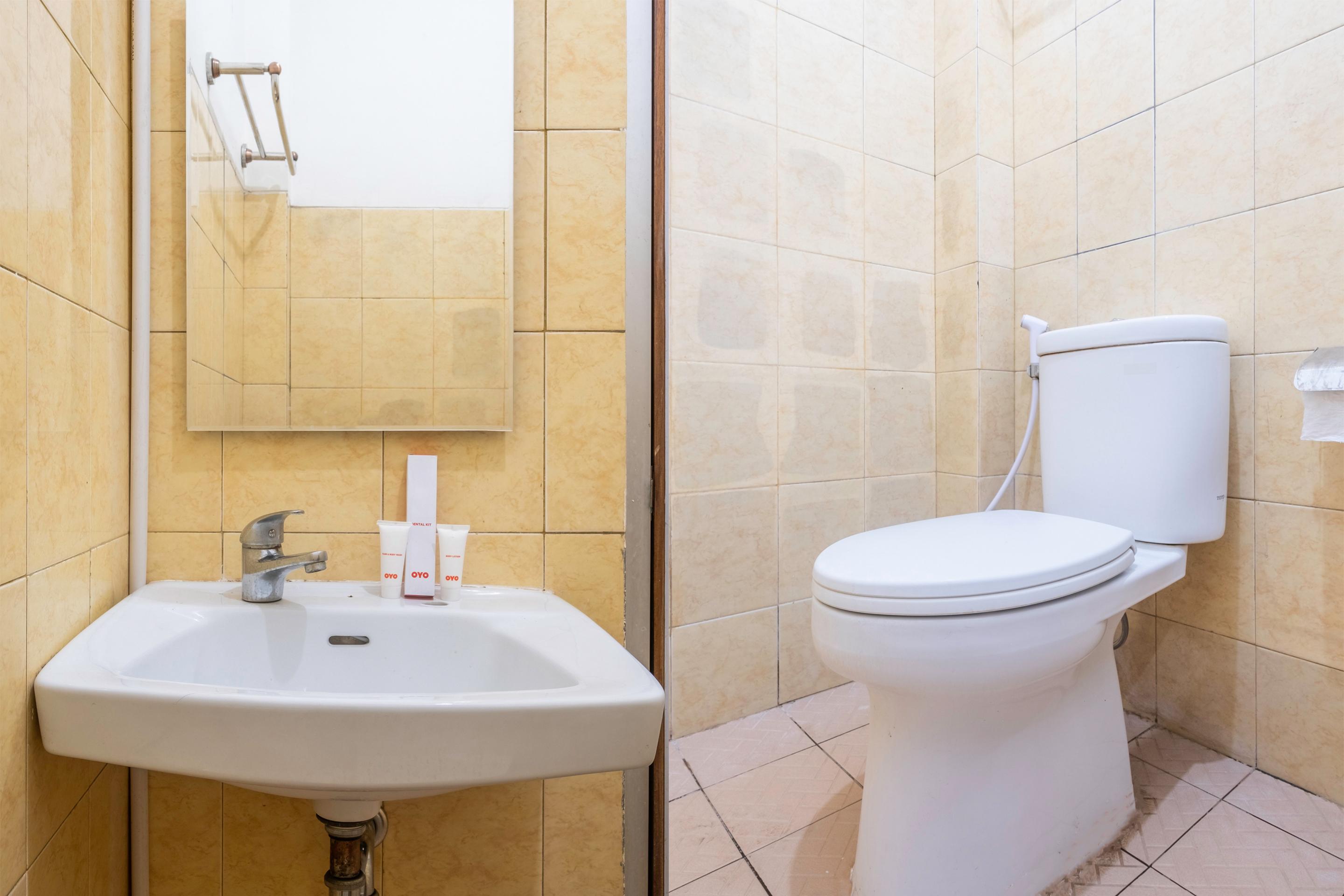 Super Oyo 1568 Stasiun Ka Cirebon Guest House מראה חיצוני תמונה