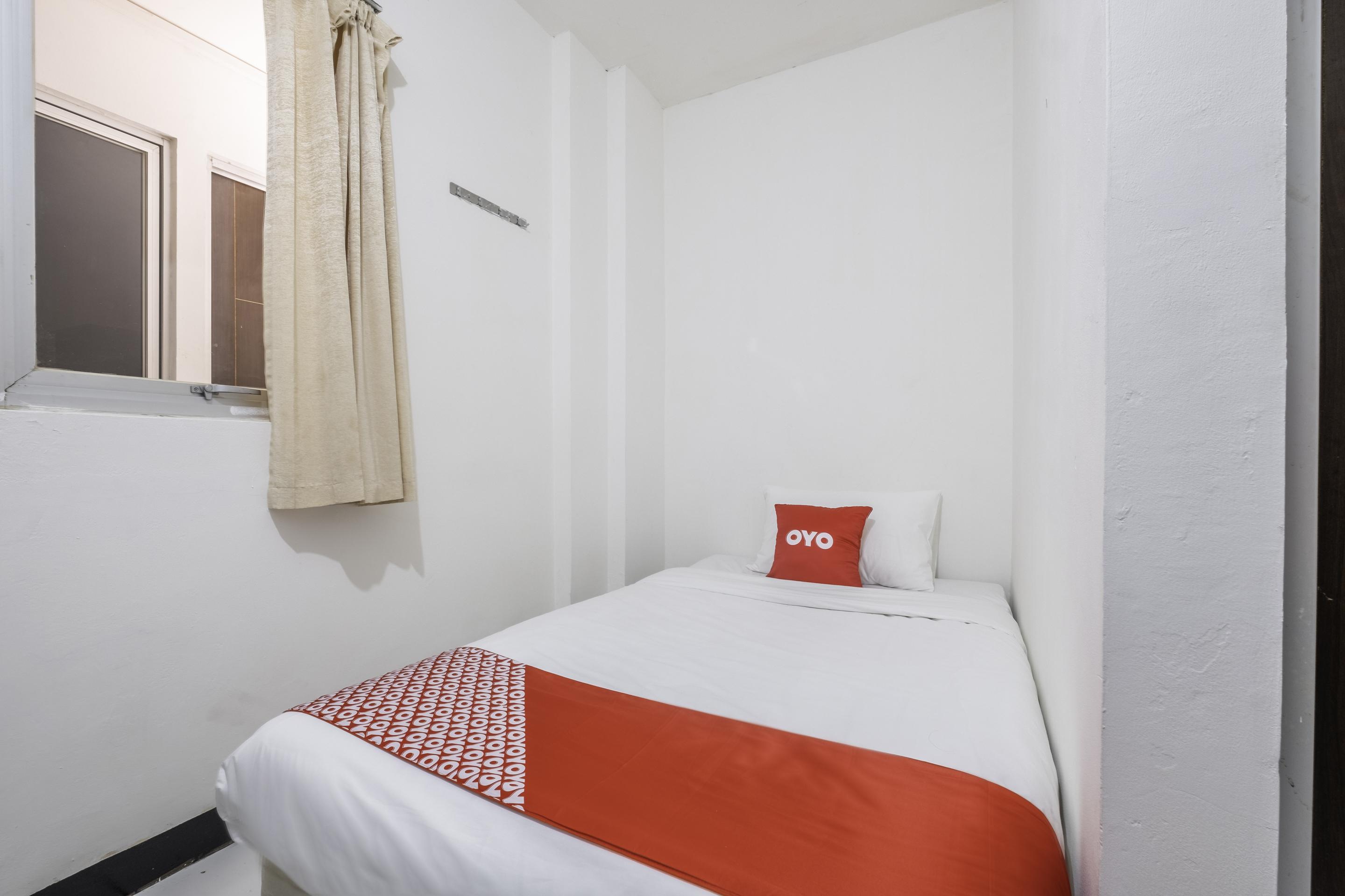 Super Oyo 1568 Stasiun Ka Cirebon Guest House מראה חיצוני תמונה